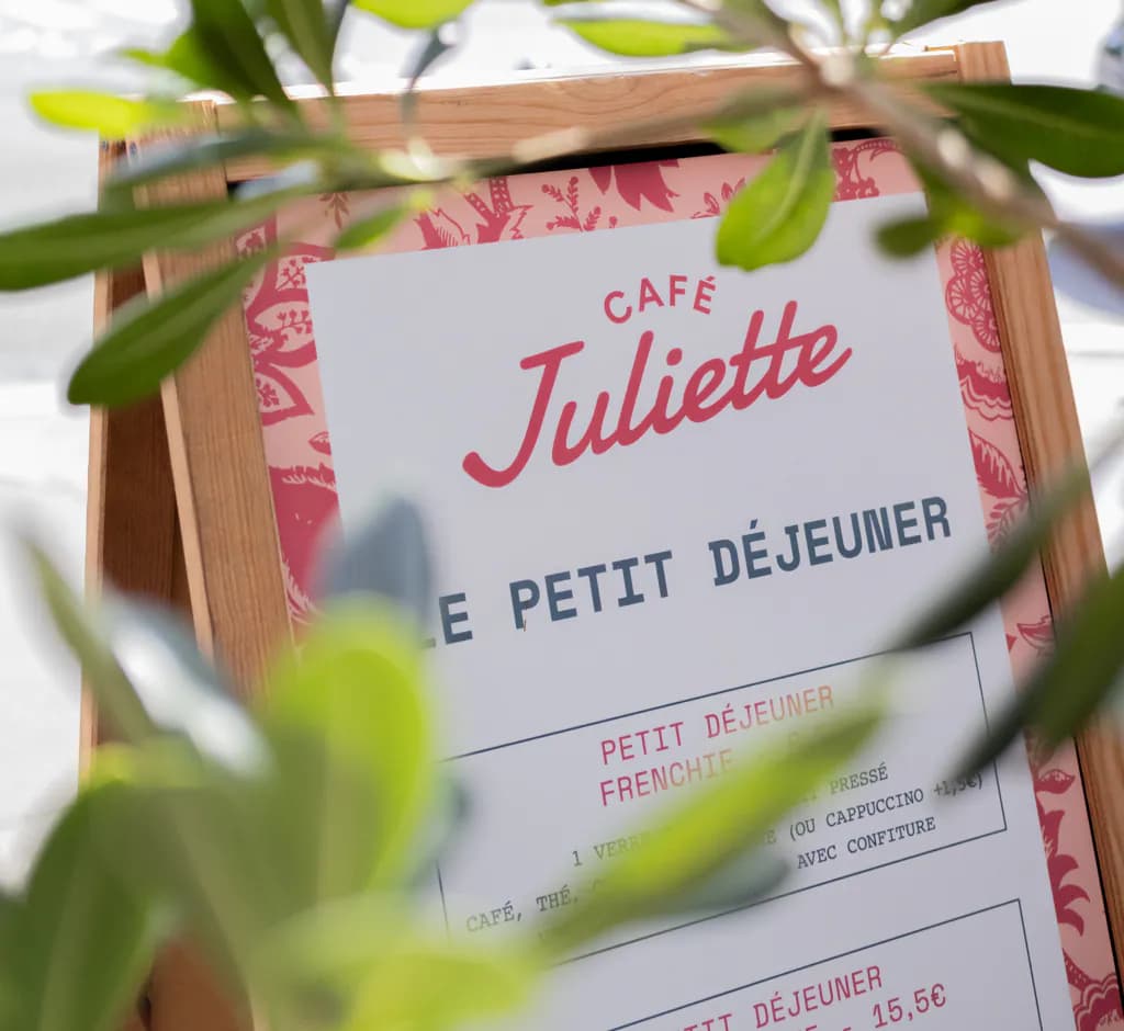 Table dressée au Café Juliette